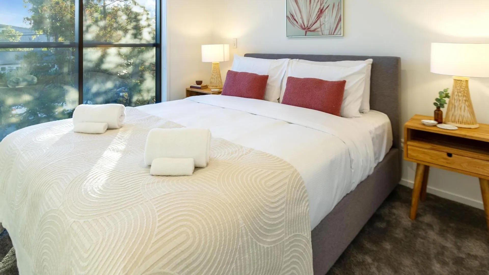 Апартаменты Best Of Central Christchurch 2 Bed 2 Bath