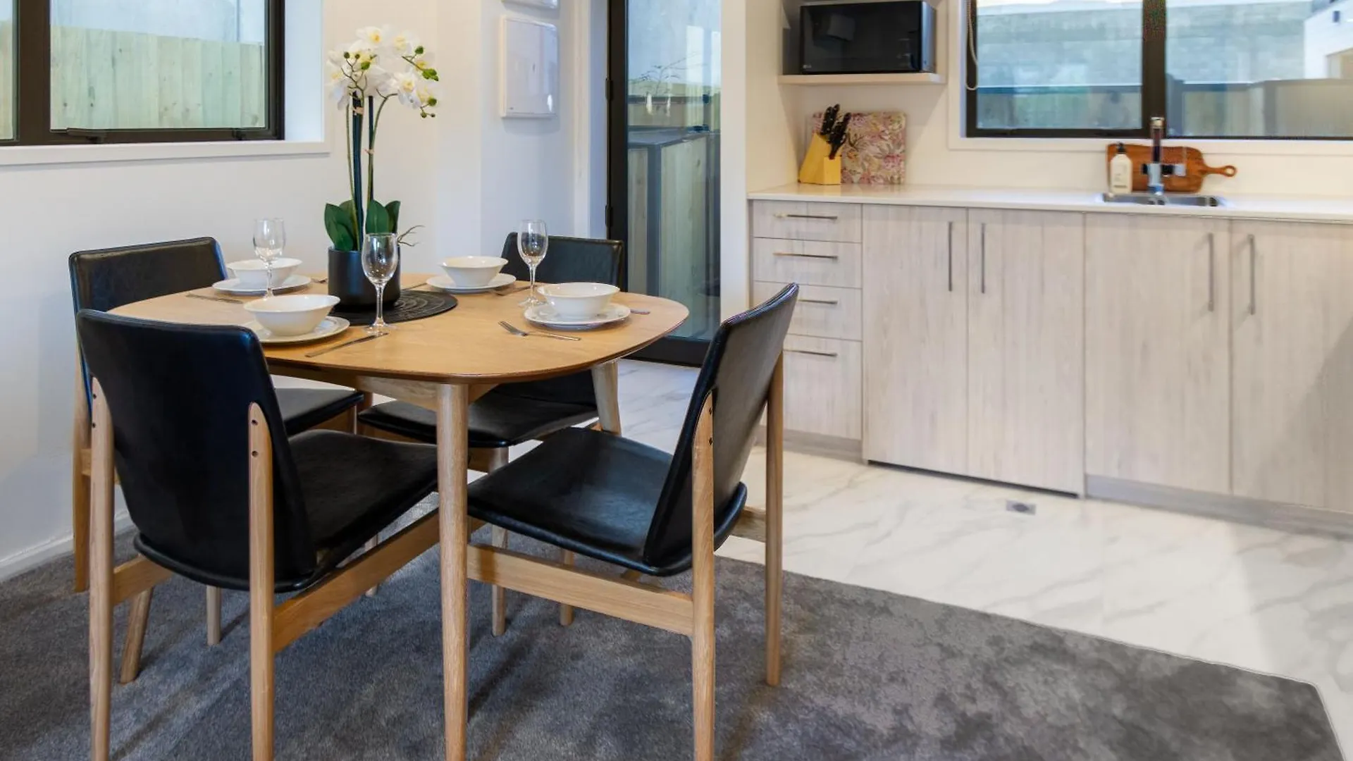 Апартаменты Best Of Central Christchurch 2 Bed 2 Bath